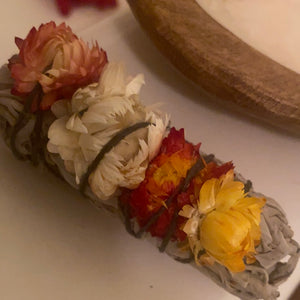 Sage smudge stick - straw flower(1)